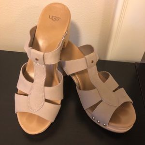 UGG Shoes - UGG clog platform sandals in tan size 10 UGG Shoes - UGG clog platform sandals in tan size 10